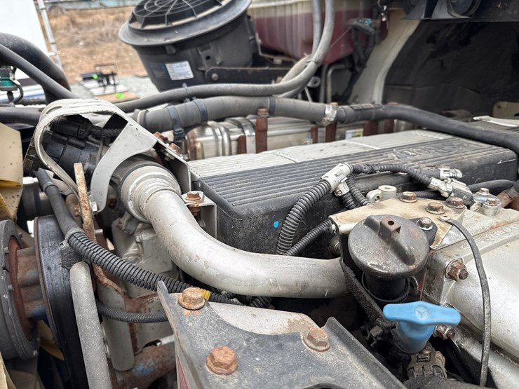 2010-massey-ferguson-8-image-17