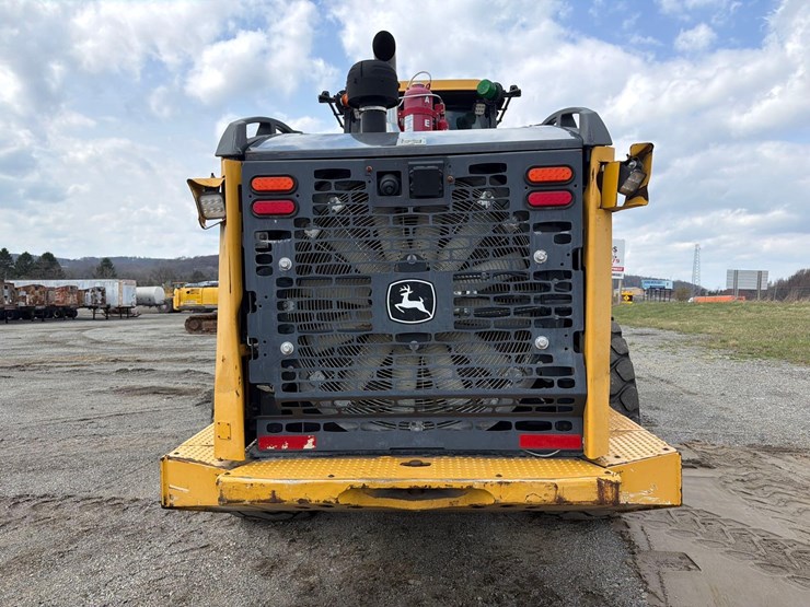 2020-deere-744l-image-7