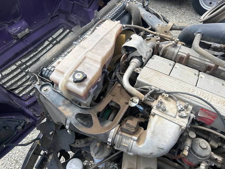 2010-massey-ferguson-8-image-49