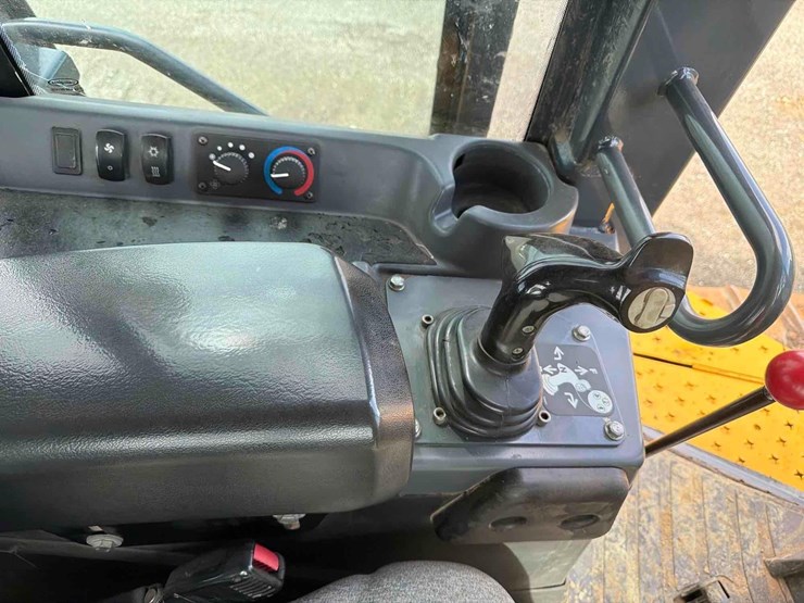 2019-deere-850k-lt-image-24