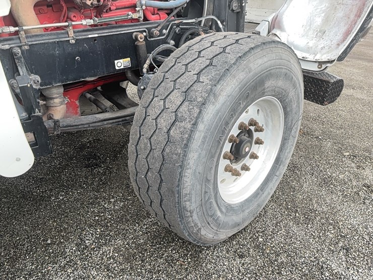 2015-peterbilt-367-image-6