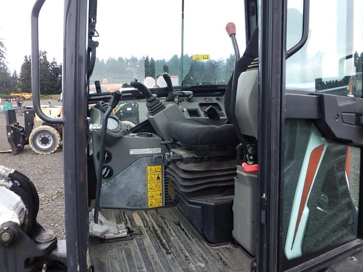 2020-bobcat-e26-image-38