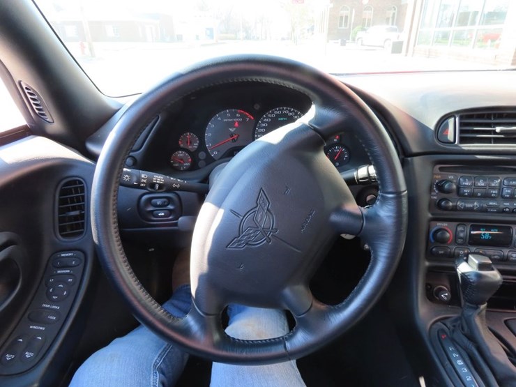 2000-chevrolet-corvette-roadster-image-14