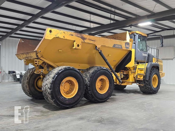 2021-deere-260e-image-3