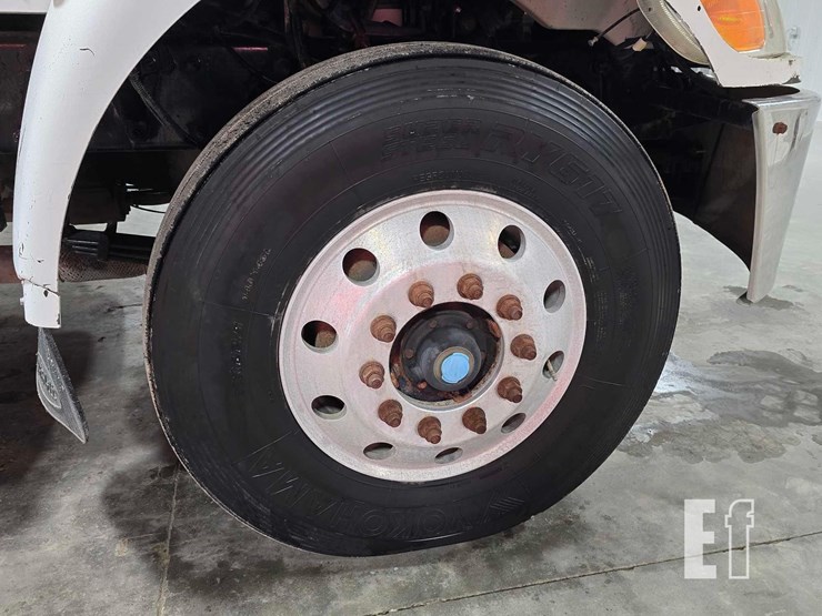 2009-peterbilt-340-image-31