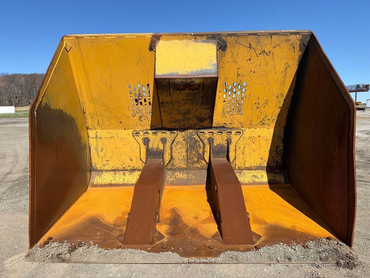 2021-caterpillar-966m-image-30