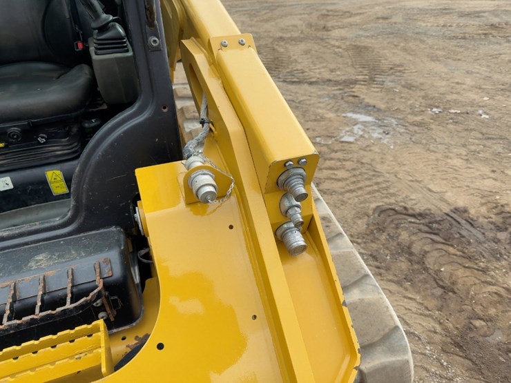 2023-caterpillar-279d3-image-10