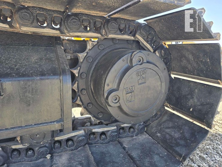 2020-caterpillar-326-image-36