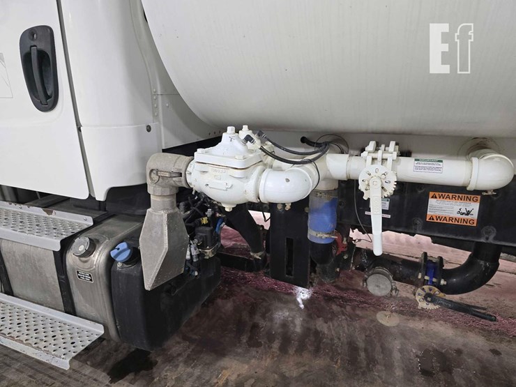 2022-freightliner-business-class-m2-106-image-19