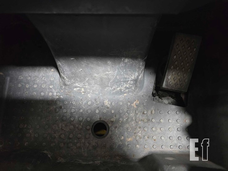 2014-deere-323e-image-14