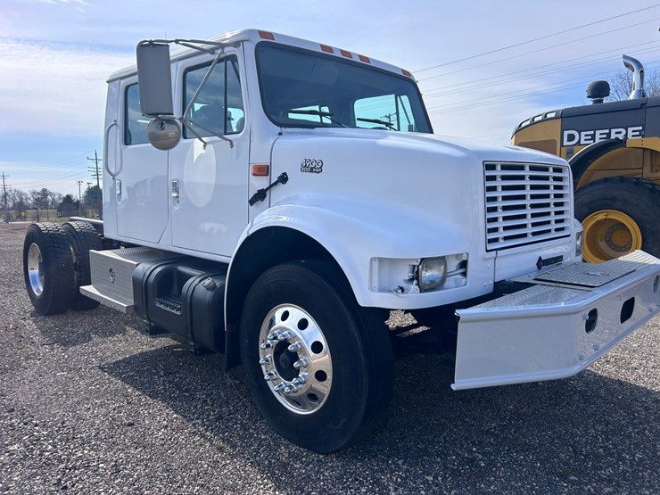 #1008-•-international-cab-and-chassis-image-6