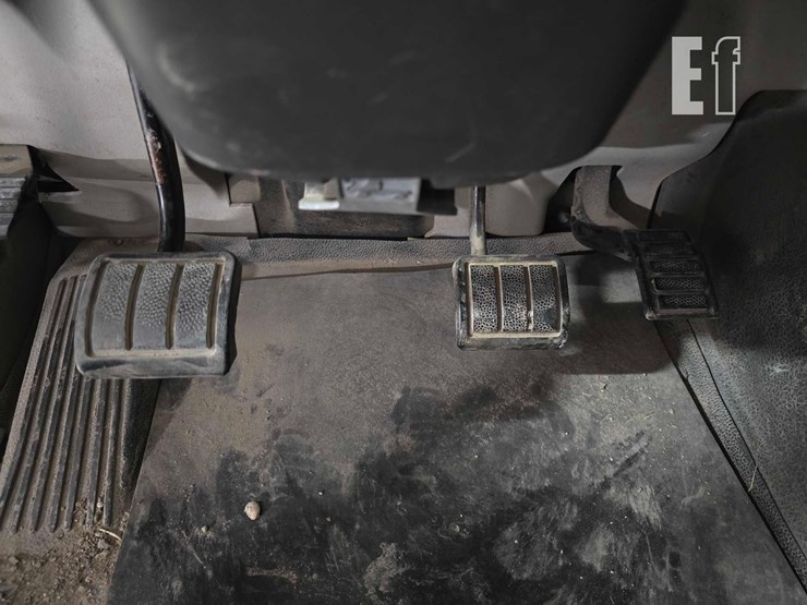 2008-volvo-vnm64200-image-11