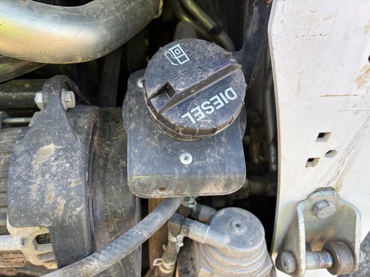 2018-bobcat-t740-image-22