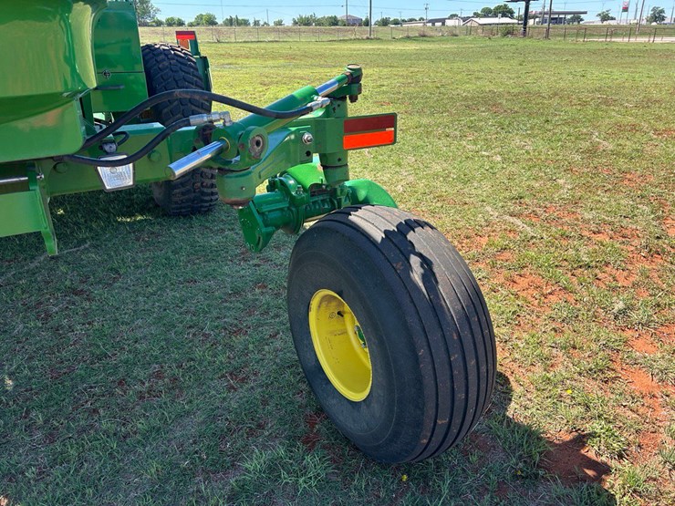 2022-john-deere-w235m-image-5