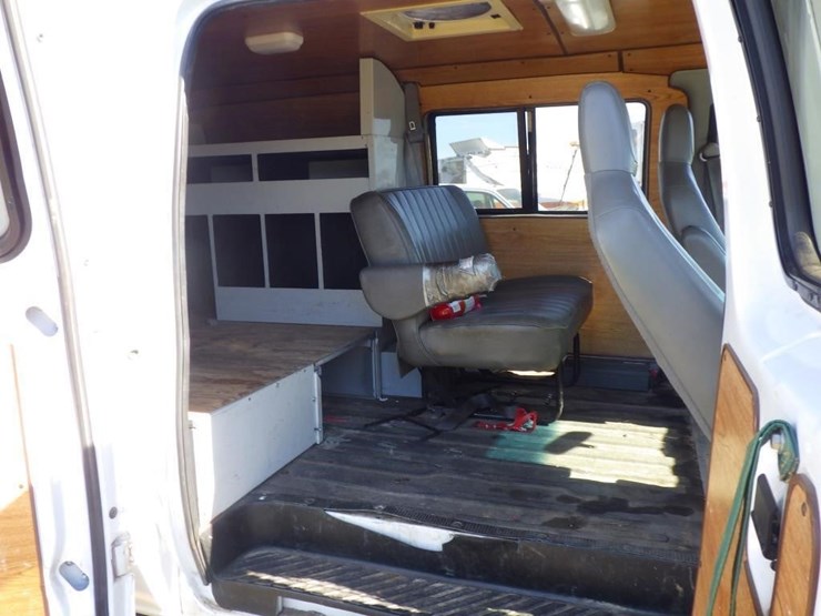 2011-ford-econoline-350-image-7