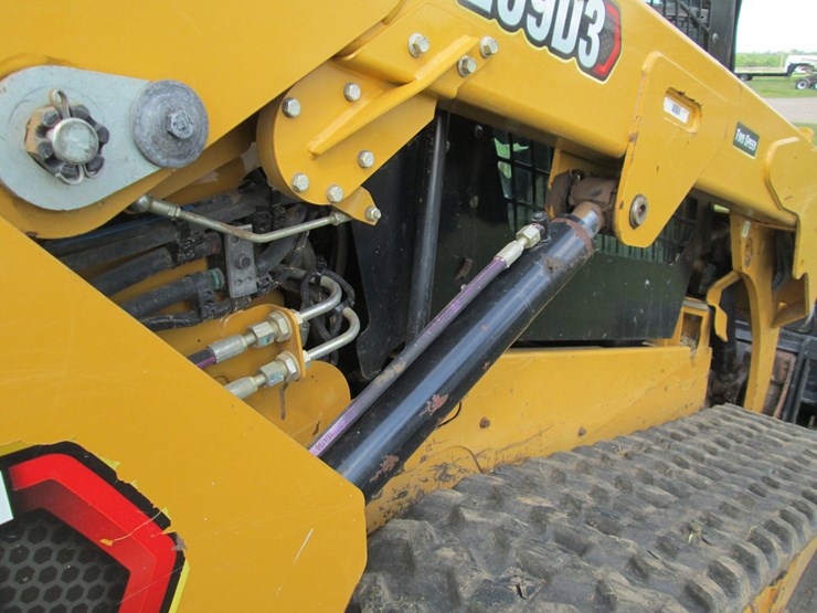 2022-caterpillar-259d3-image-13