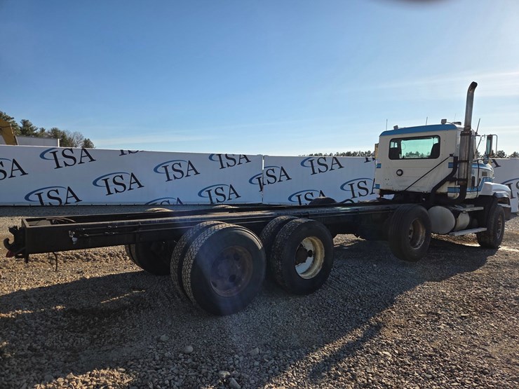 1999-mack-cl713-image-21