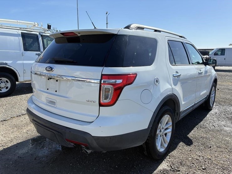 2012-ford-explorer-image-3