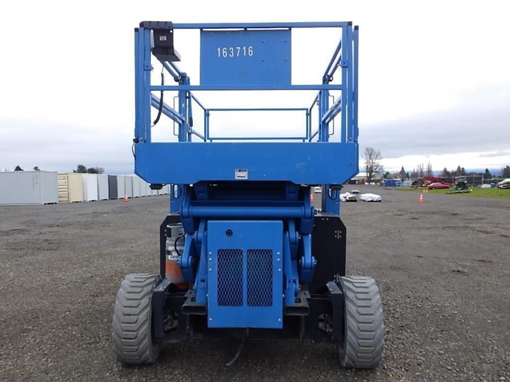 2017-genie-gs-4390-scissor-lift-image-2