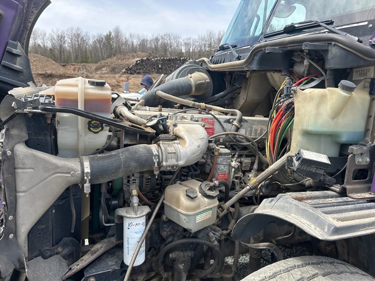 2010-massey-ferguson-8-image-44