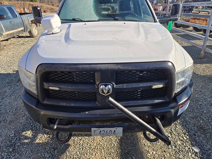 2017-massey-ferguson-8-image-11