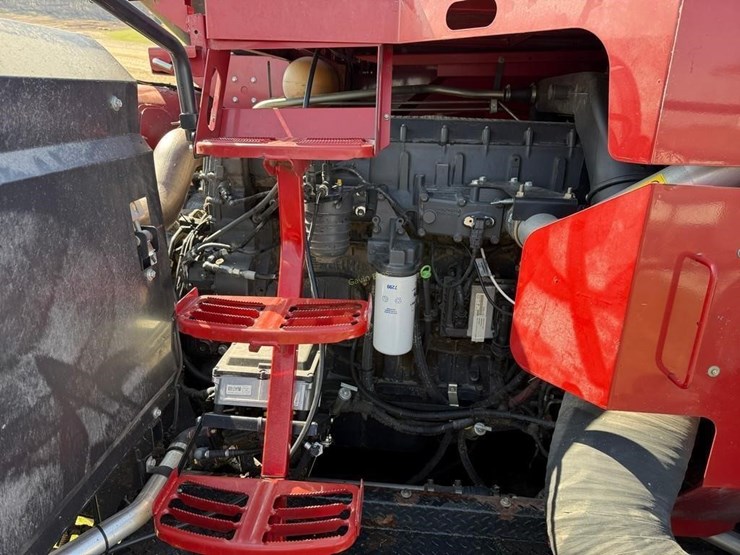 2014-case-ih-8230-image-43