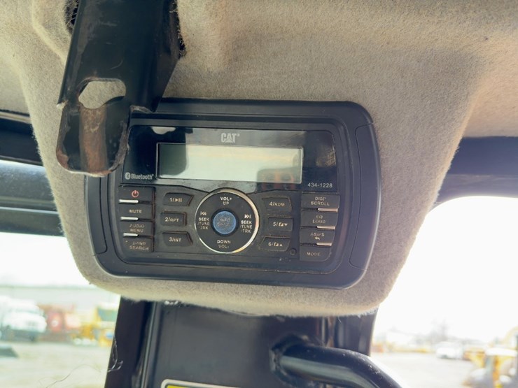 2017-caterpillar-305e2-cr-image-30