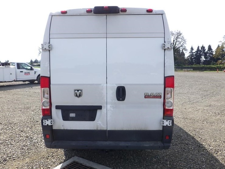 2018-dodge-3500-image-6