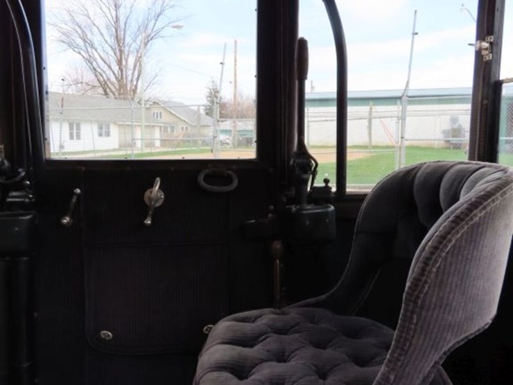 1918-detroit-model-74-brougham-electric-car-image-17