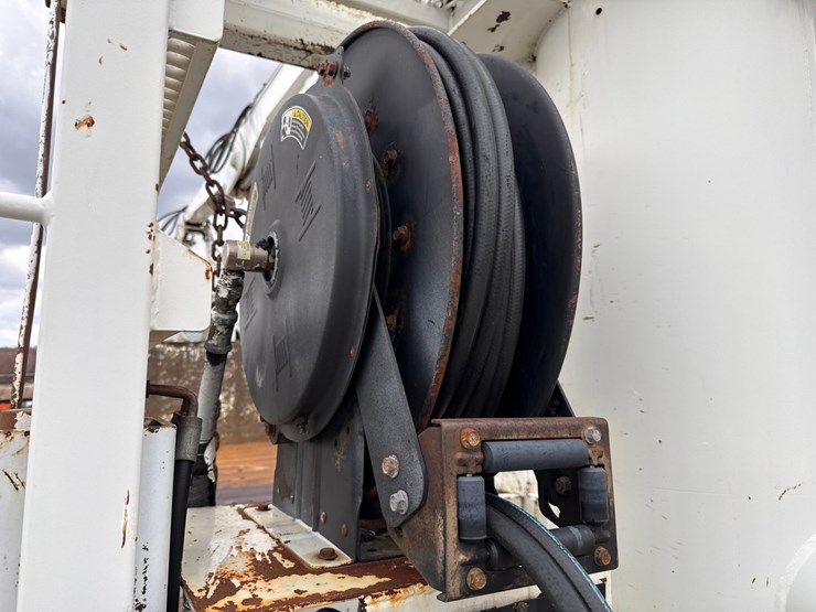 2010-massey-ferguson-8-image-47