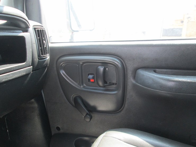 #46152-•-2005-chevrolet-s/a-single-cab-flatbed-truck-1gdg5c1e75f902740-image-33