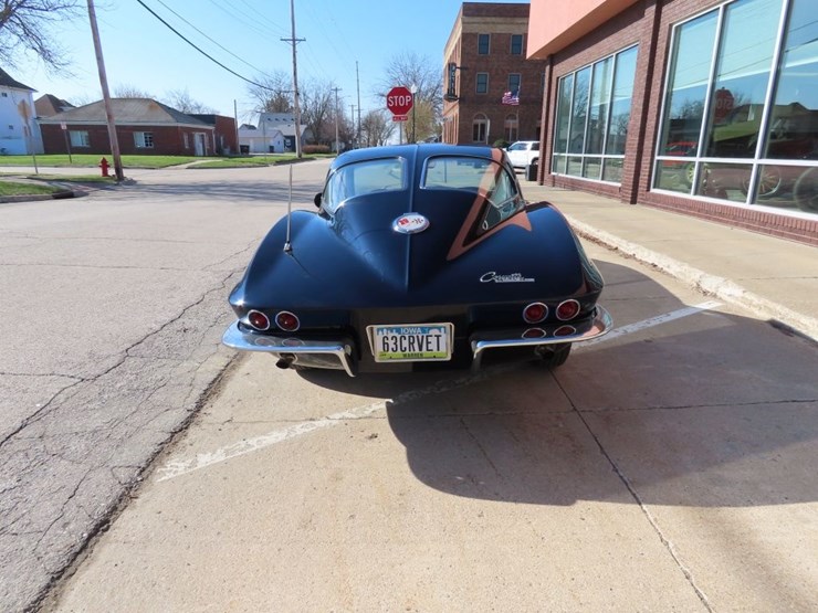 1963-chevrolet-corvette-stingray-split-window-coupe-image-6