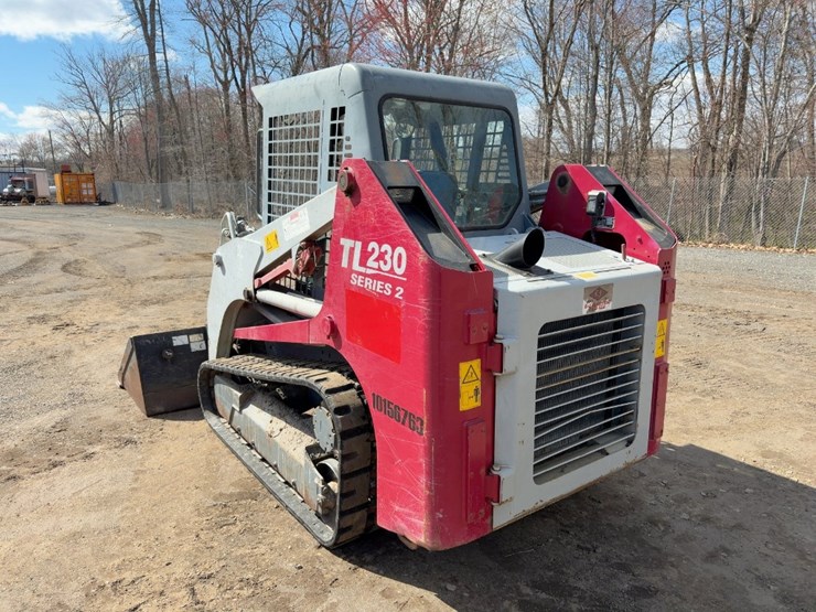 2013-takeuchi-tl230-image-3