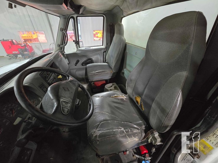 2007-international-durastar-4300-image-9