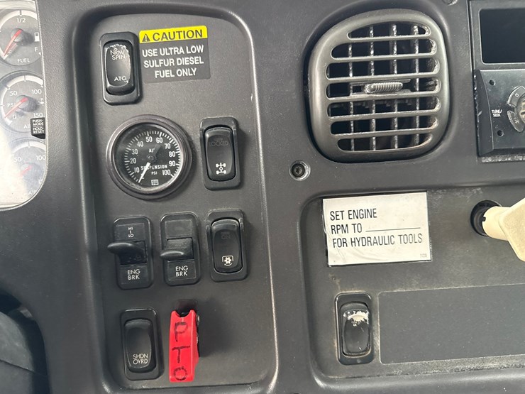 2010-massey-ferguson-8-image-87