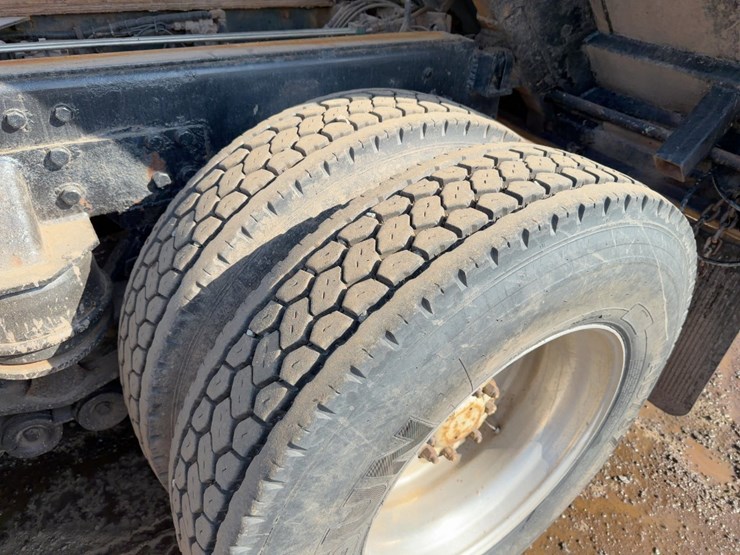 2001-kenworth-t800-image-16