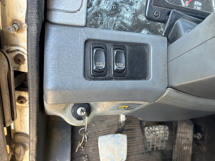 2002-massey-ferguson-8-image-75