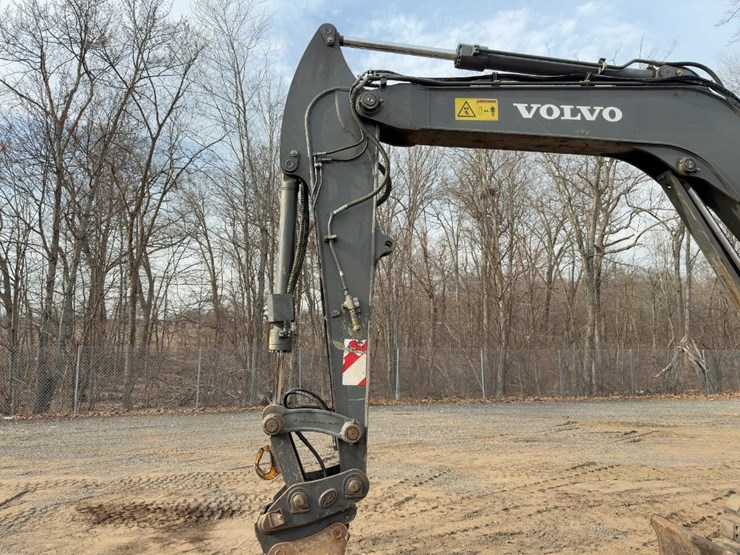 2016-volvo-ecr88d-image-15