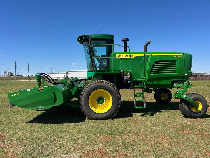2022-john-deere-w235m-image-2