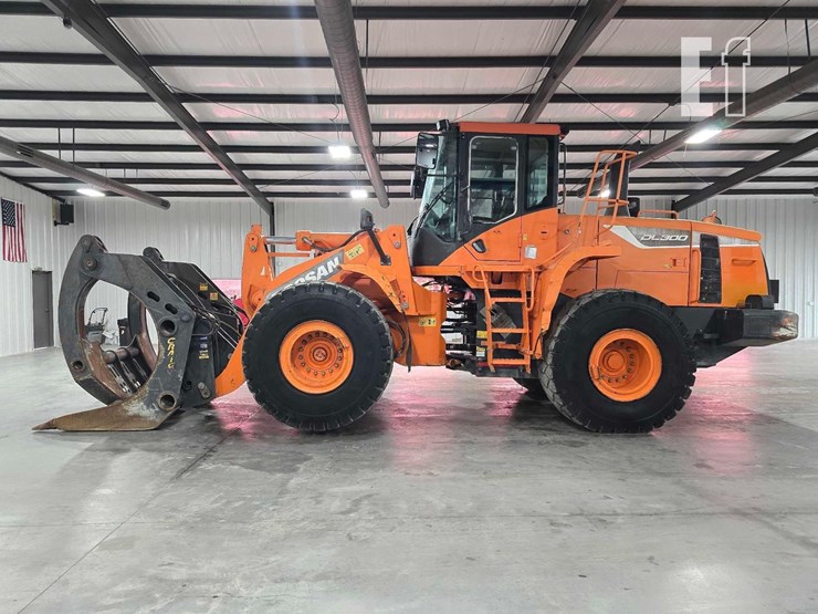 2017-doosan-dl300-5-image-5