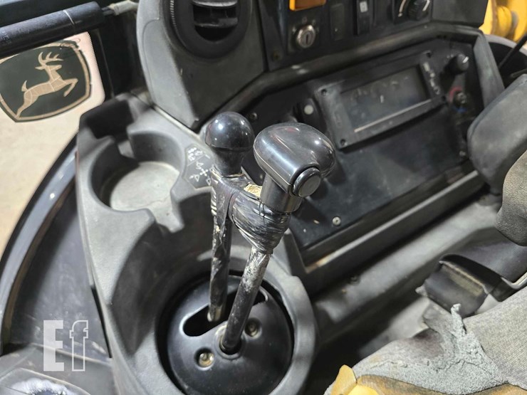 2011-deere-310sj-image-21