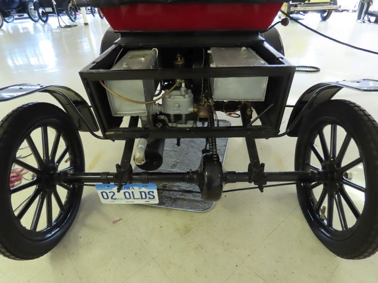 1902-curved-dash-oldsmobile-runabout-image-19