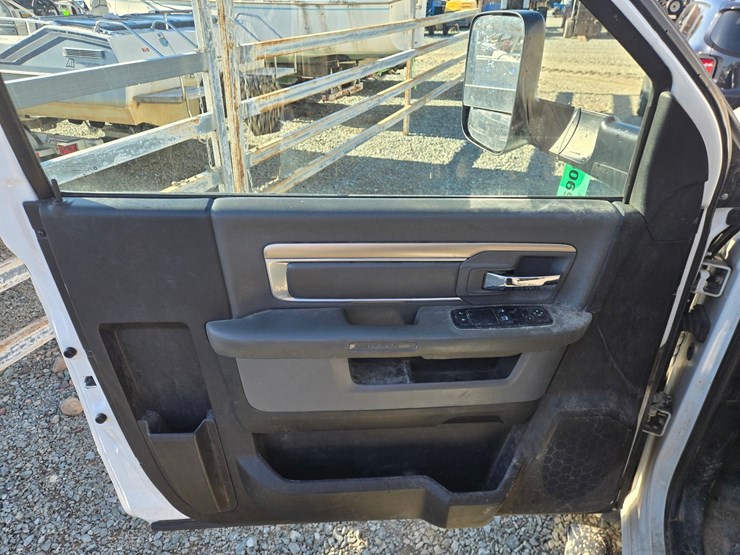 2017-massey-ferguson-8-image-47