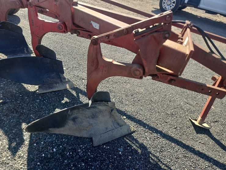 international-730-image-5