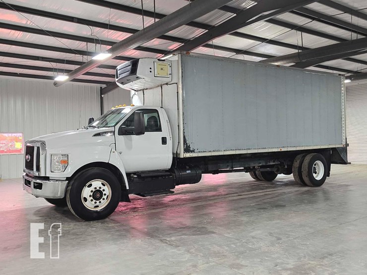2021-ford-f750-sd-image-1