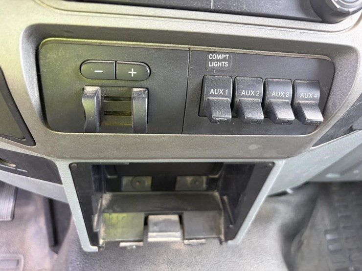 2011-ford-f550-image-15