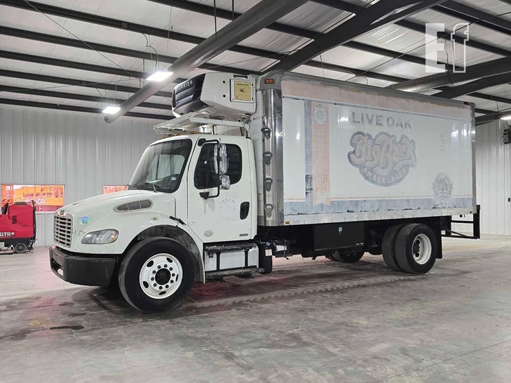 2012-freightliner-business-class-m2-106-image-1