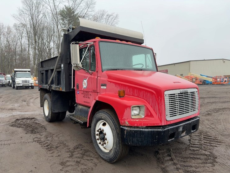 2003-freightliner-fl70-image-7