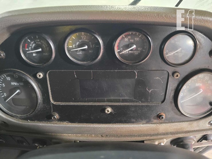 2018-peterbilt-320-image-12