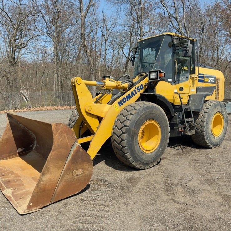 2017 KOMATSU WA270-8